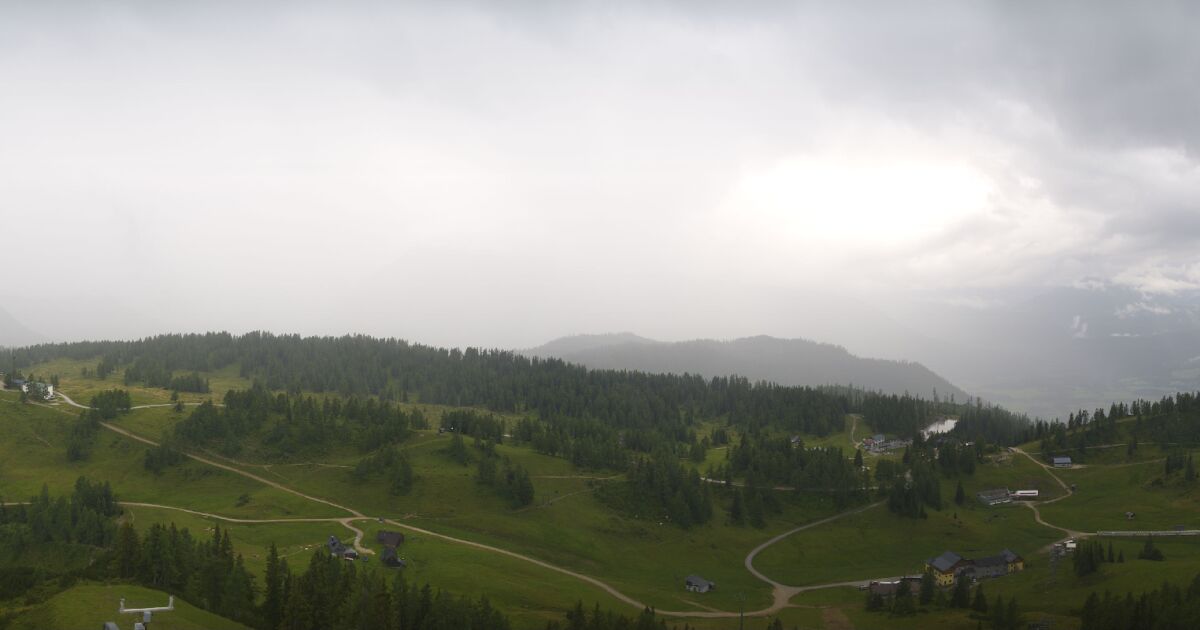 https://tauplitz.panomax.com/schneiderkogel?tsl=2023-05-15+19-20-00&tsr=2024-05-15+15-30-00&r=100