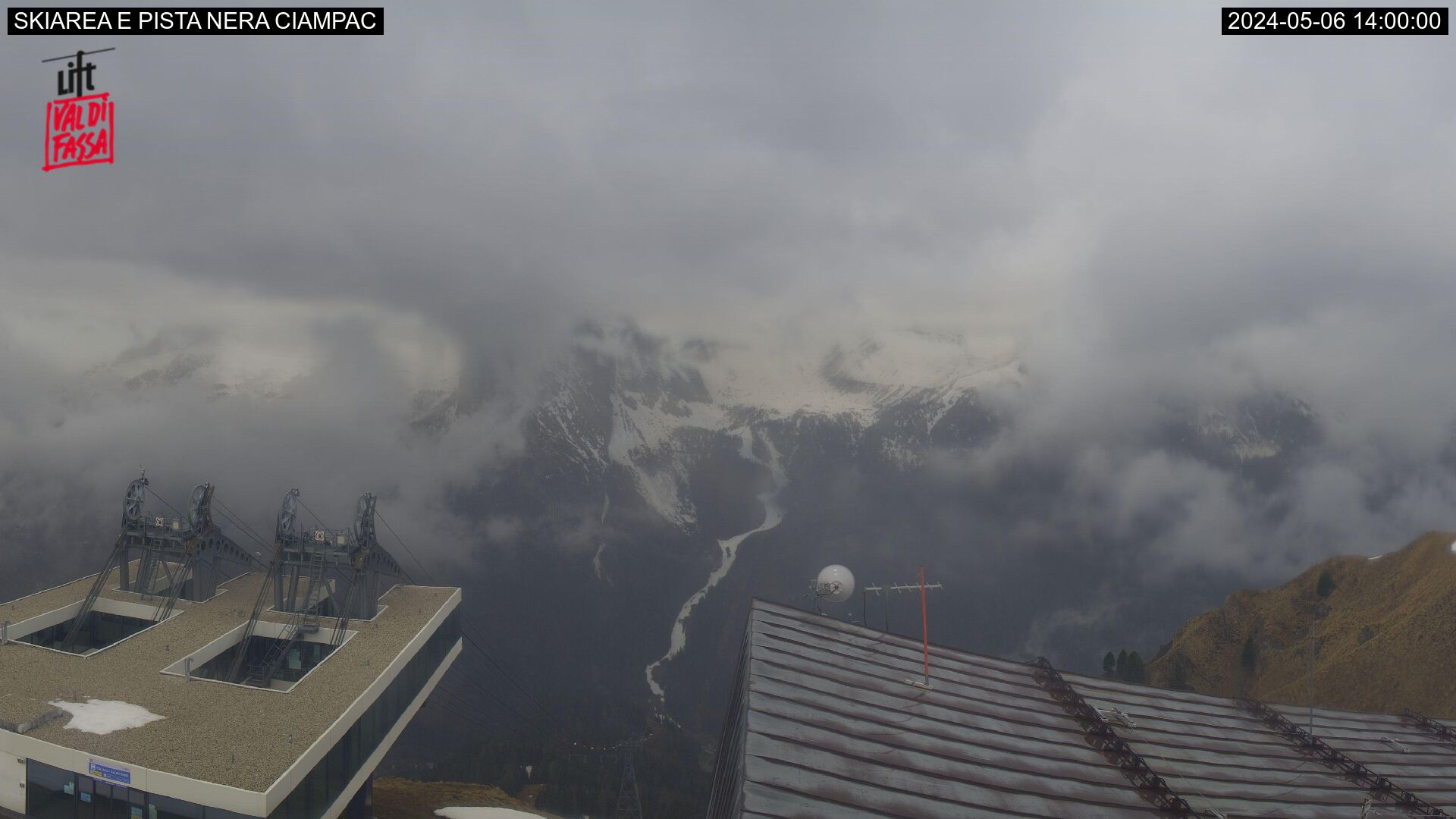 Webcam Alba di Canazei - Ciampac Skiweg - Altitude: 2,376 metresArea: Col dei Rossi Panoramic viewpoint: static webcam. View from the top station of the 