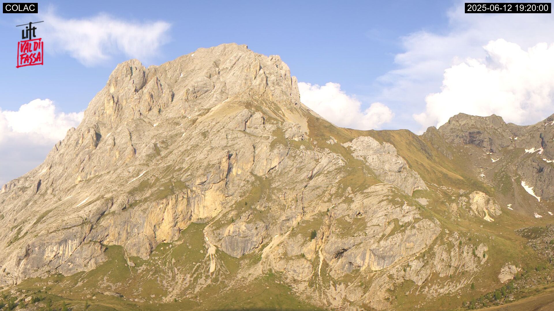 immagine della webcam nei dintorni di Santa Cristina Valgardena Ski: webcam Alba di Canazei