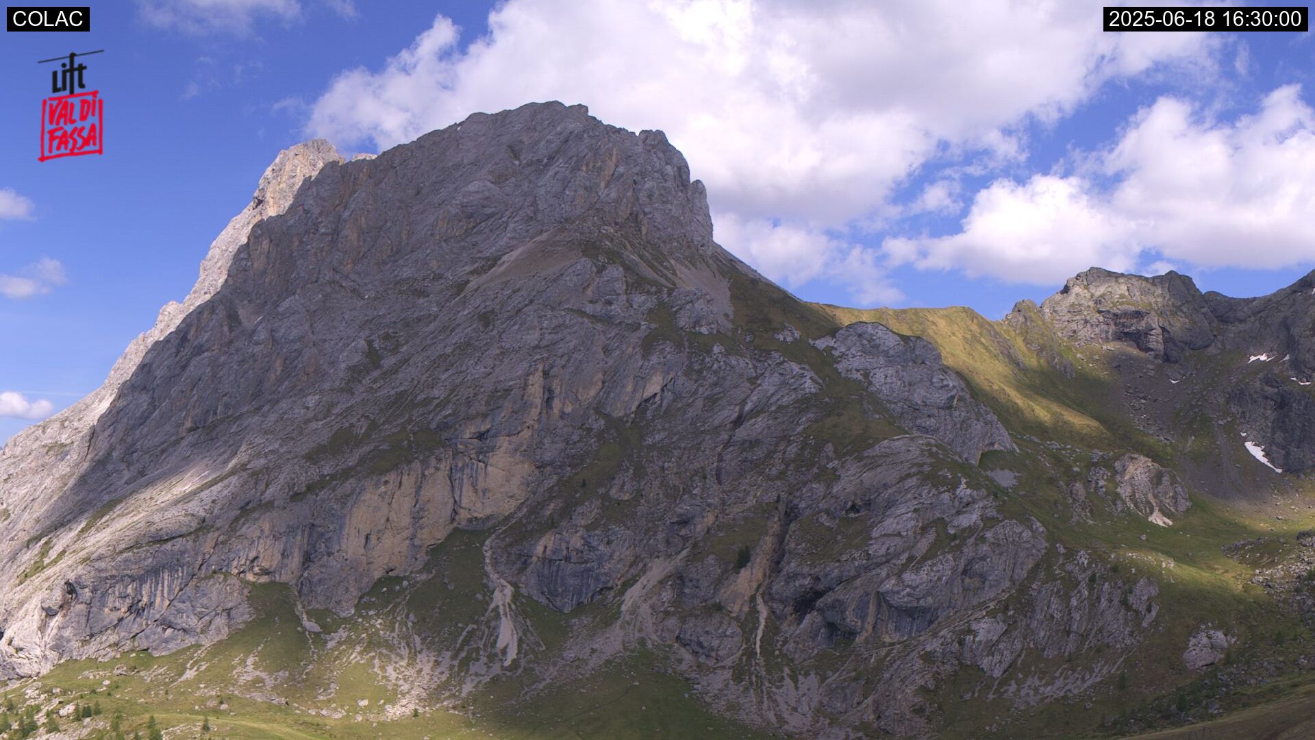 immagine della webcam nei dintorni di Santa Cristina Valgardena: webcam Alba di Canazei