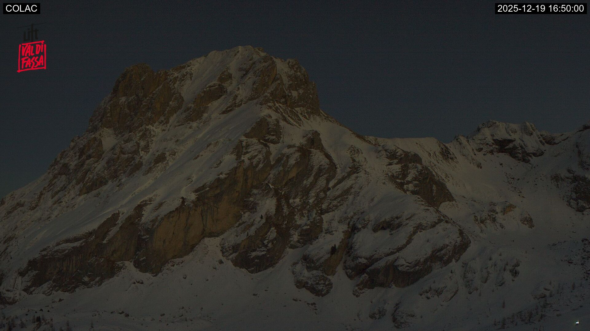 immagine della webcam nei dintorni di Cima Portavescovo: webcam Alba di Canazei