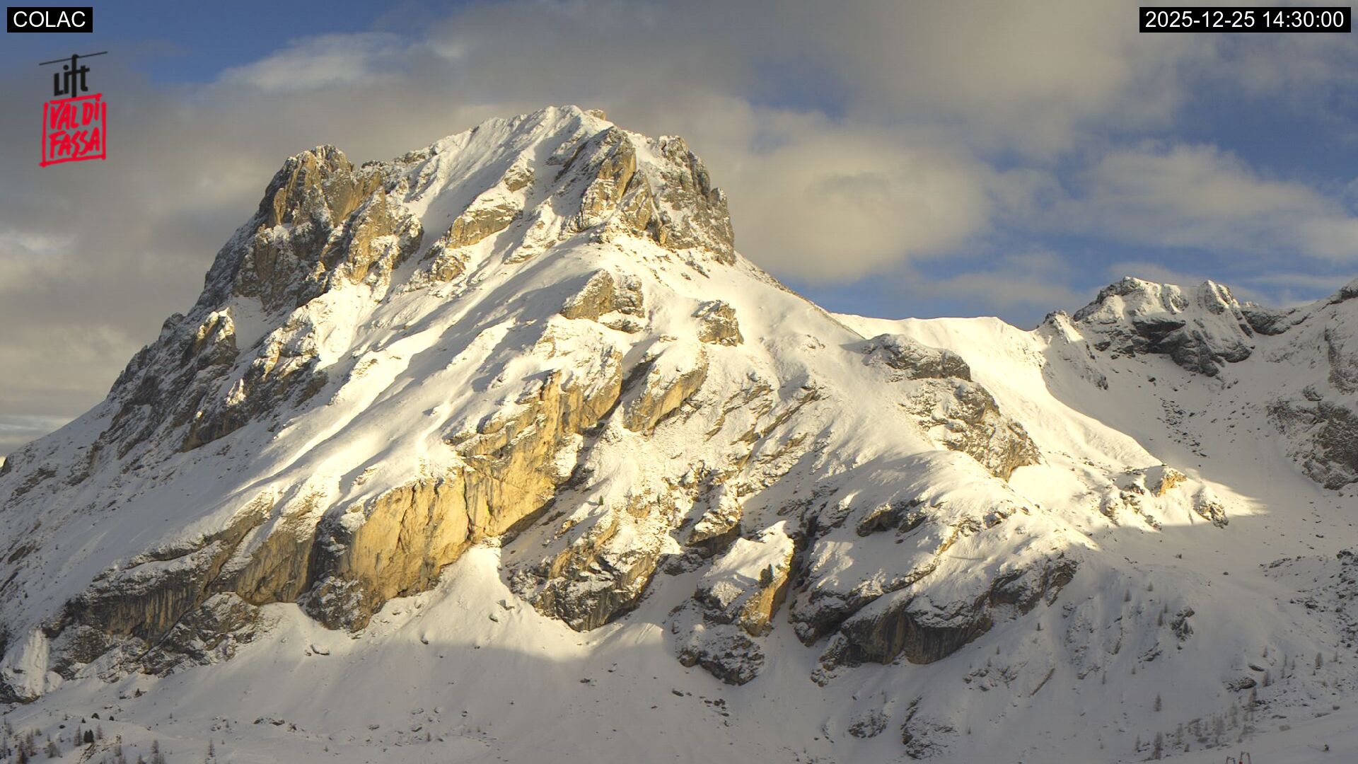 immagine della webcam nei dintorni di Passo San Pellegrino: webcam Penia di Canazei