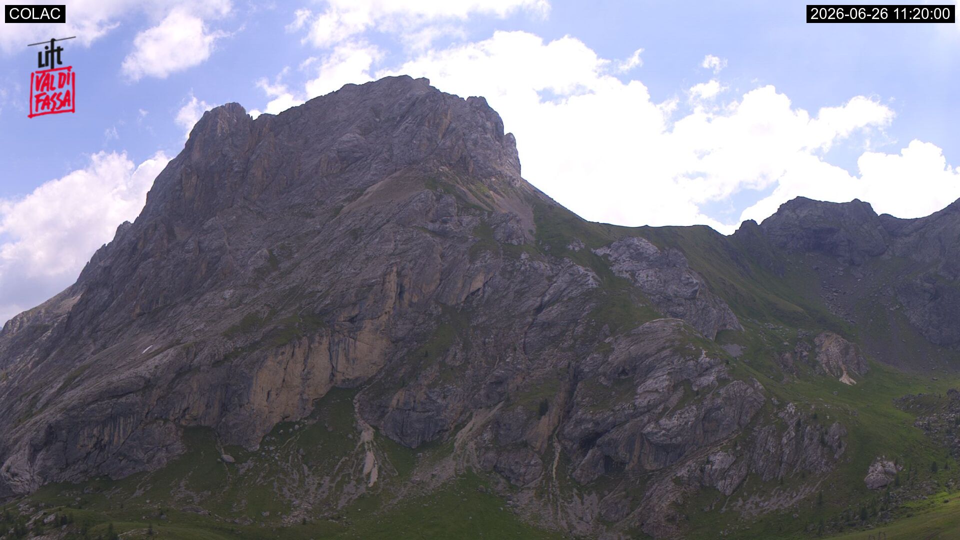 immagine della webcam nei dintorni di Passo San Pellegrino: webcam Canazei