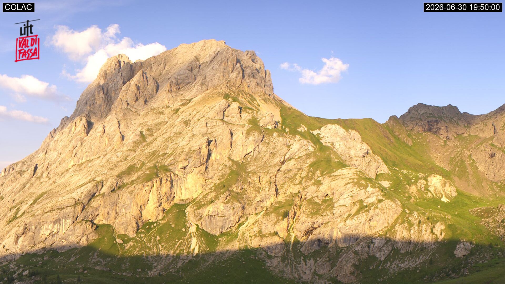 immagine della webcam nei dintorni di Passo San Pellegrino: webcam Canazei